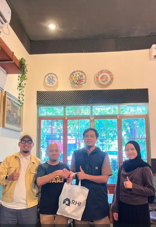 Akad di kantor RHI Build bersama klien RHI Build