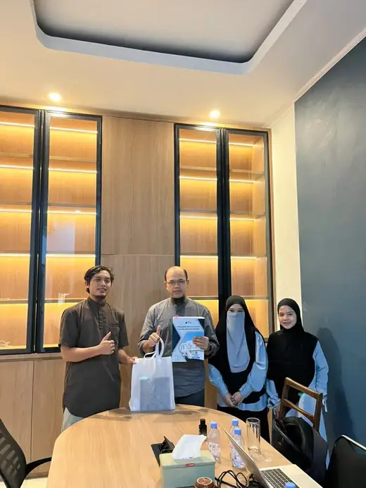 Akad di kantor RHI Build bersama klien RHI Build